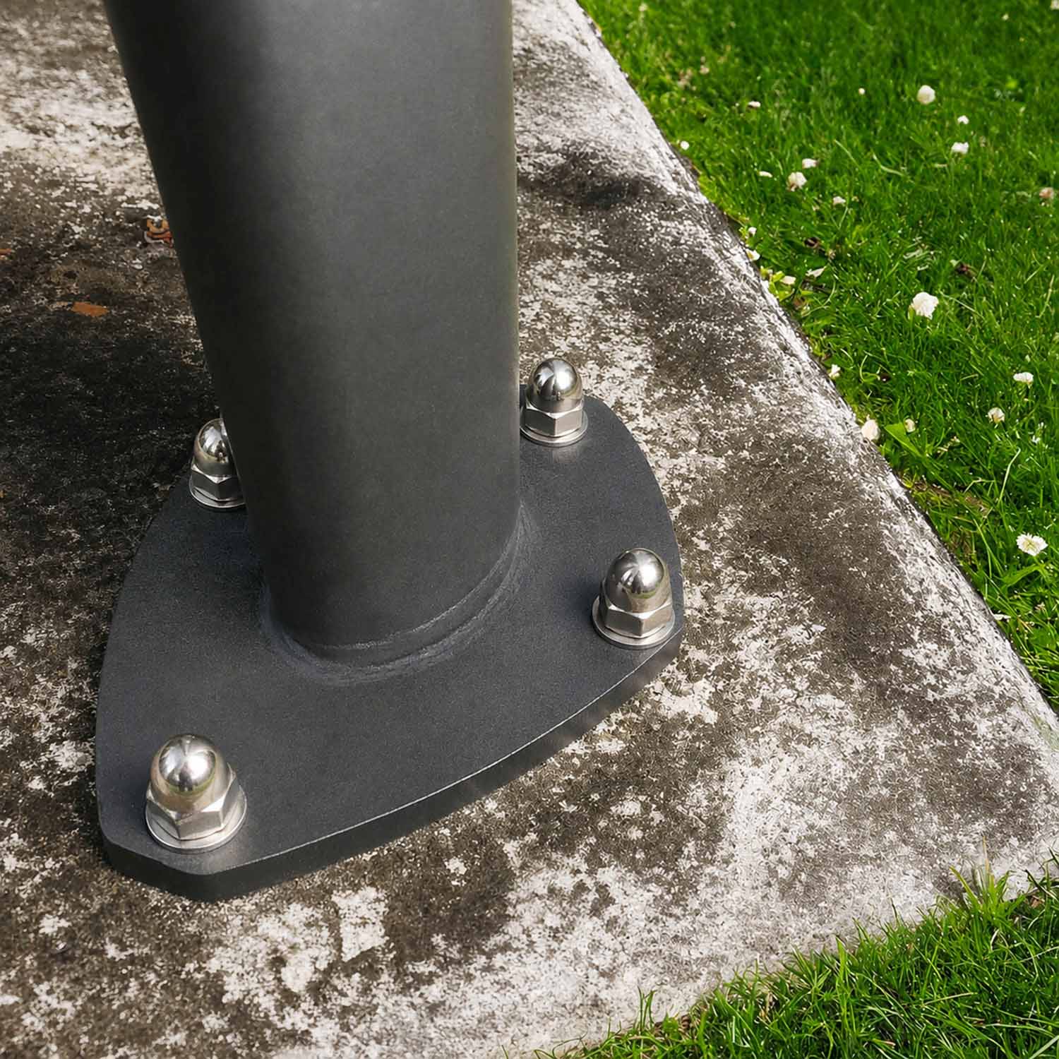 Designed for Maanta poles